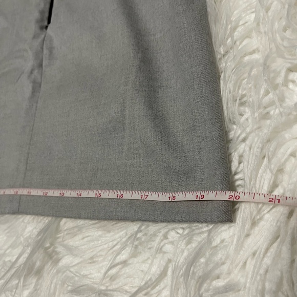 4𝒇𝒐𝒓$50 BANANA REPUBLIC pencil skirt gray with fron pattern Size6P - Picture 10 of 11